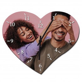 Horloge forme coeur en fibres dures (MDF) 35,5 x 28,5 cm (vendu à l'unité)